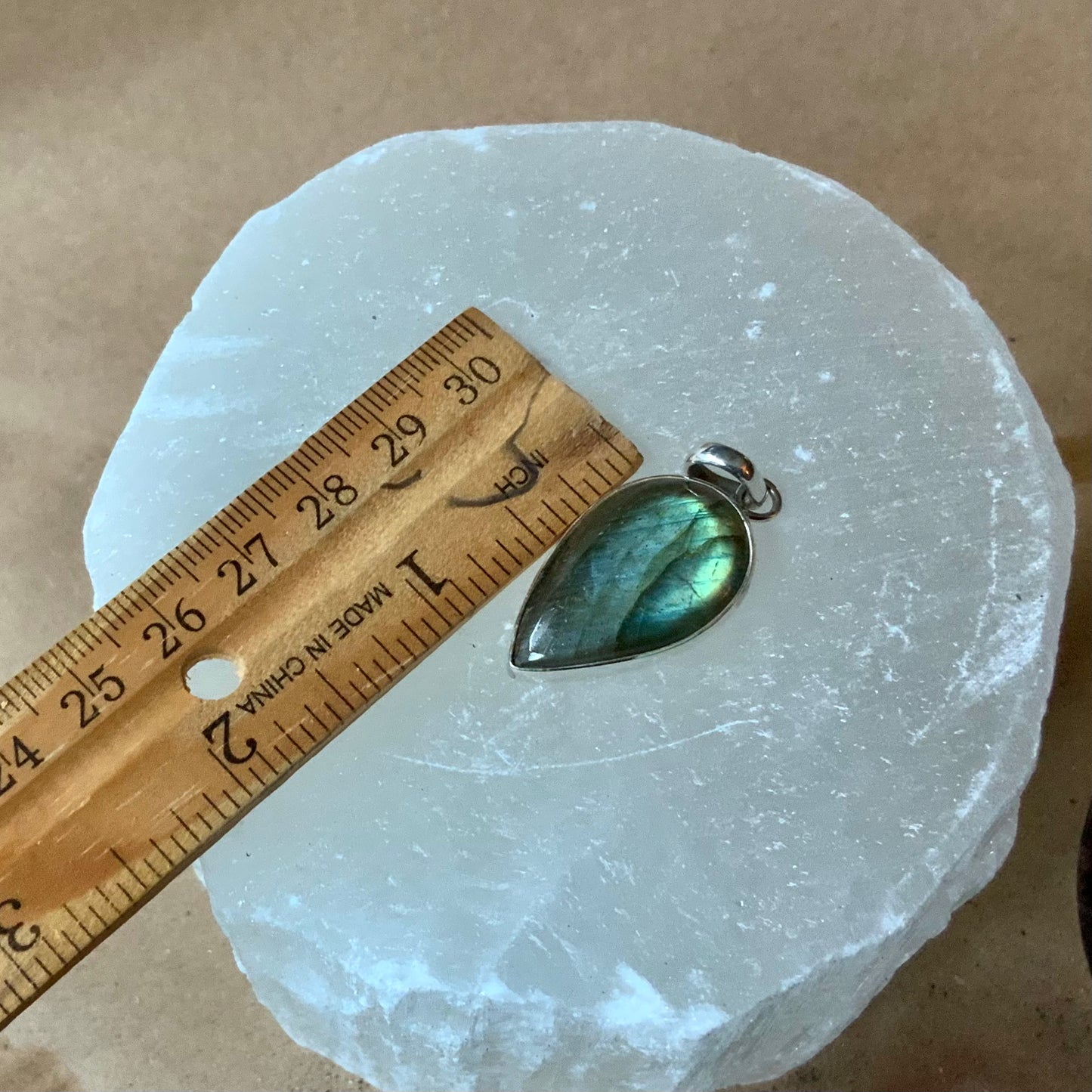 CRYSTALS Labradorite