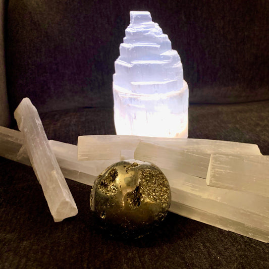 Selenite lamp with pyrite